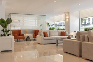 Reception - Port Tower (Piraeus)