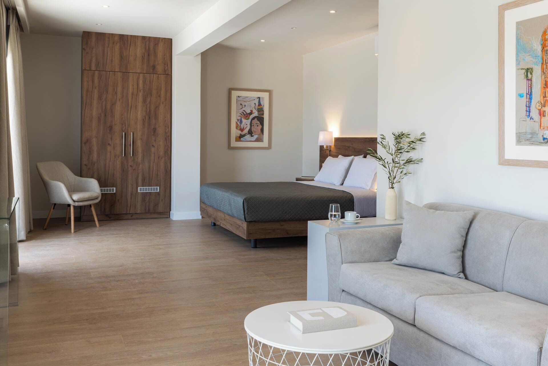 Port Suite | In-room safe, desk, laptop workspace, free WiFi