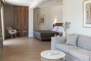 Port Suite | ตู้นิรภัยในห้องพัก, โต๊ะทำงาน, พื้นที่ทำงานแบบใช้แล็ปท็อป, Wi-Fi ฟรี