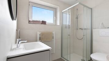 Shower, hair dryer, towels