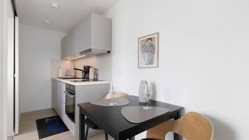 Refrigerador, microondas, horno, placa de cocina