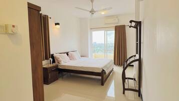 3 bedrooms, iron/ironing board, free WiFi, bed sheets