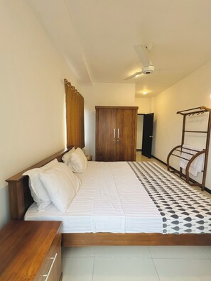 3 bedrooms, iron/ironing board, free WiFi, bed sheets