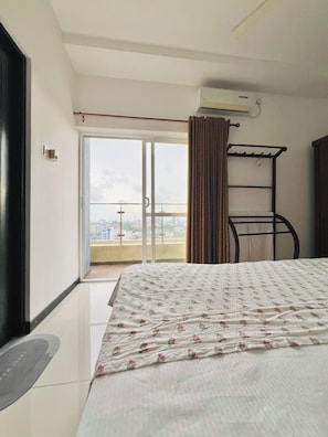 3 chambres, fer et planche à repasser, Wi-Fi gratuit, draps fournis