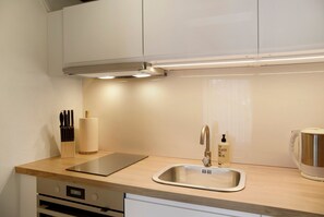 Fridge, oven, stovetop, coffee/tea maker - Studio 'Suite Home Seefeld' with Mountain View, Balcony and Wi-Fi (Seefeld in Tirol)