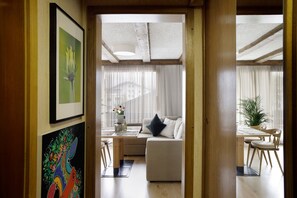 TV - Studio 'Suite Home Seefeld' with Mountain View, Balcony and Wi-Fi (Seefeld in Tirol)