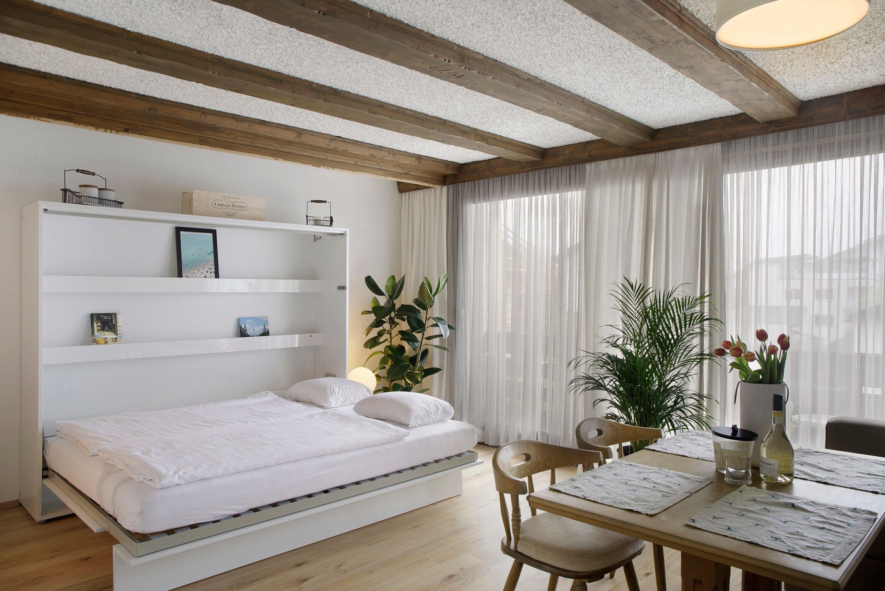 Free WiFi, bed sheets