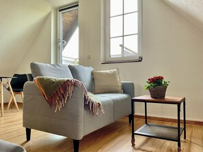 Living area - Apartment 'Bärenstein Pano-Blick 2' with Mountain View (Bärenstein)