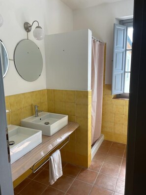 Family Suite, Mountain View | Bathroom - Agriturismo In Campagna (Santa Fiora)