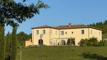 Fachada de la propiedad