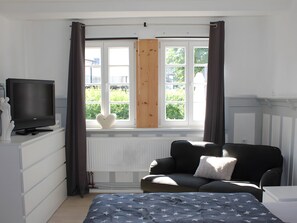 2 عدّة غرف نوم وواي فاي مجانًا وملاءات أسرّة