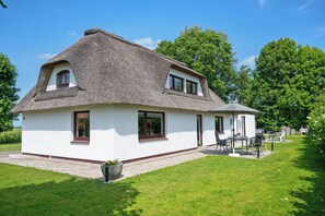 Exterior - Holiday Home 'Tina' with Private Terrace, Private Garden and Wi-Fi (Oesterwurth)