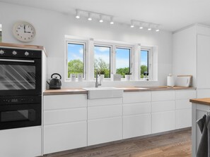 Fridge, microwave, oven, dishwasher - "Aliana" - 300m from the sea by Interhome (Frørup)