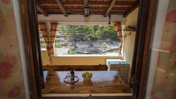 ํ์ฐ์ค (House B - 45 m from The Sea) | ๊ฐ์ค์์ ๋ณด์ด๋ ์ ๋ง