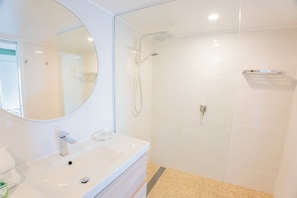 Shower, towels