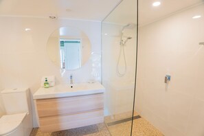Douche, serviettes fournies