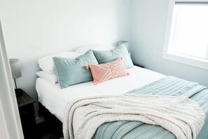 2 makuuhuonetta, silitysrauta/-lauta, Wi-Fi, vuodevaatteet