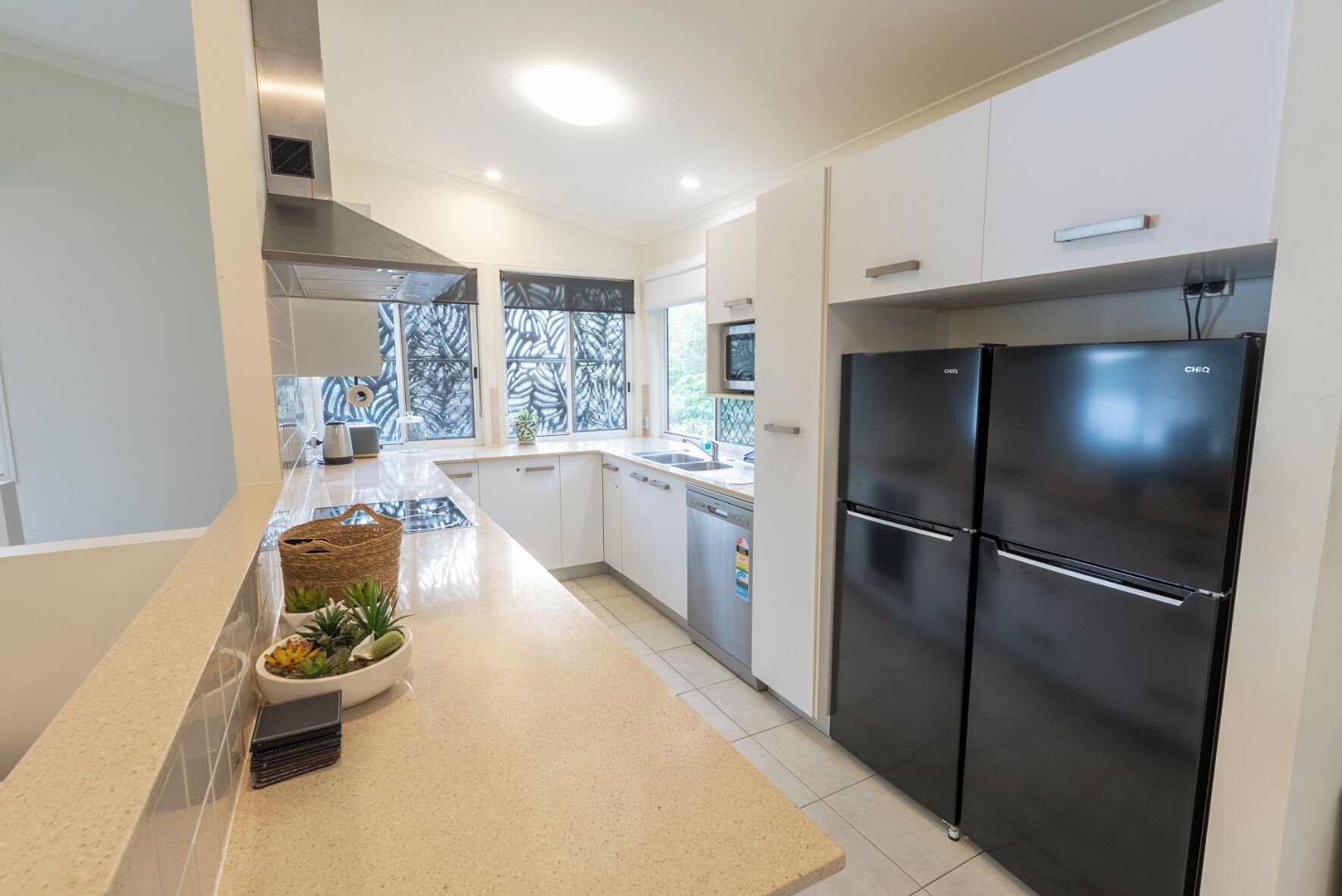 Fridge, oven, stovetop, cookware/dishes/utensils