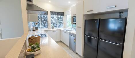 Fridge, oven, stovetop, cookware/dishes/utensils