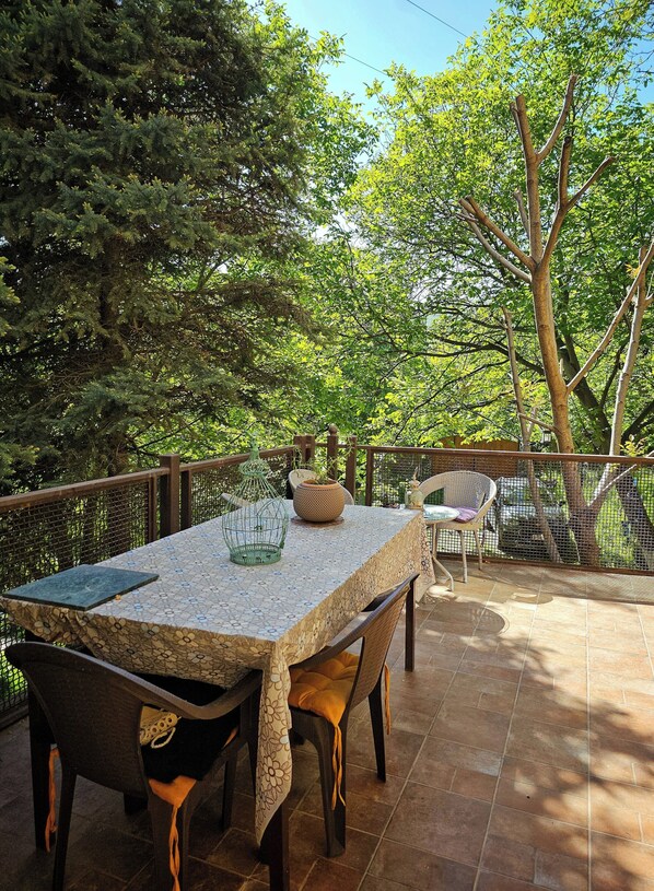 Terrace/patio - Levon's Dom (Bazmaghbyur)