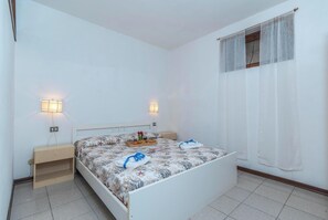 2 bedrooms, bed sheets