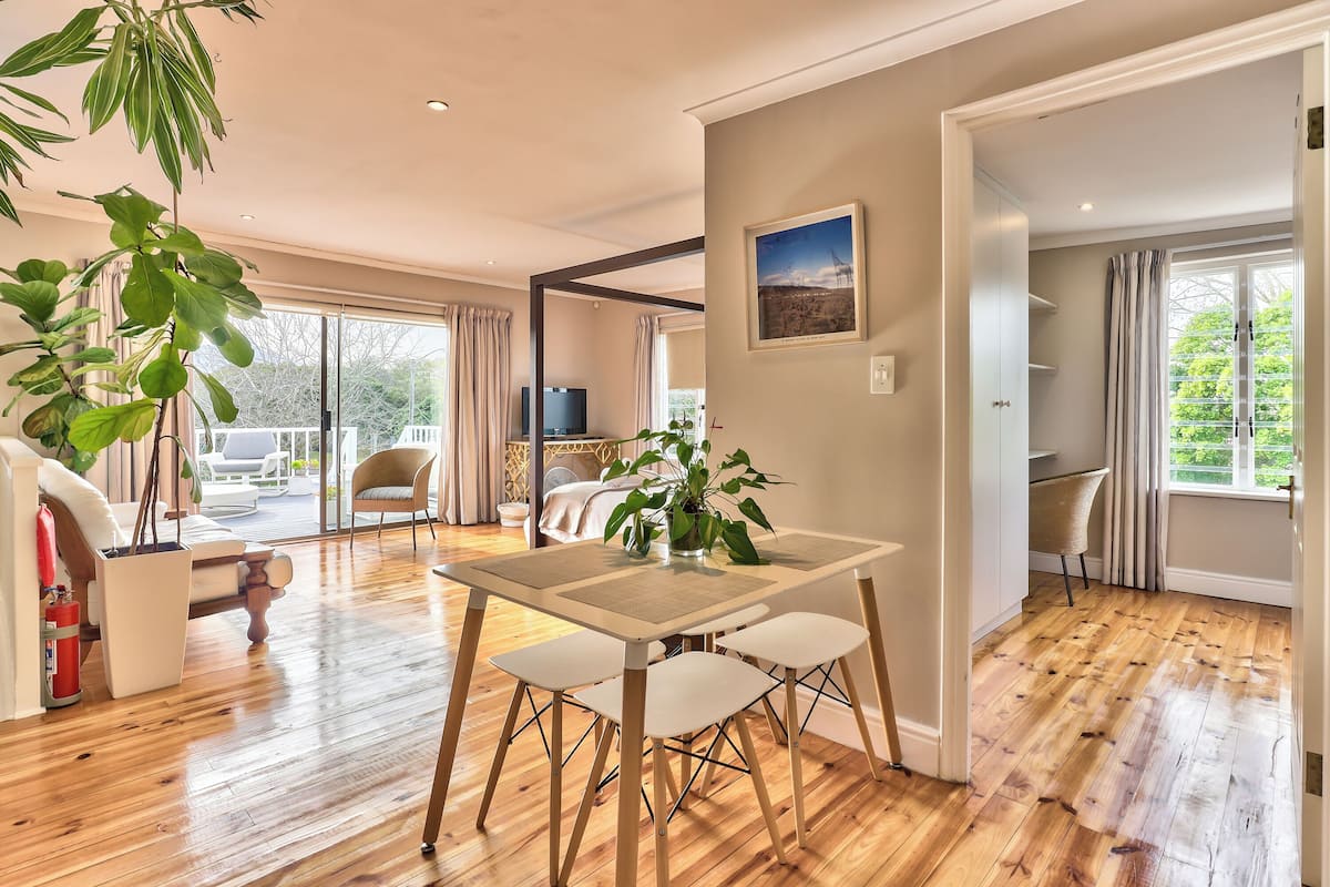 Comfort Cottage, Garden View | Iron/ironing board, free WiFi