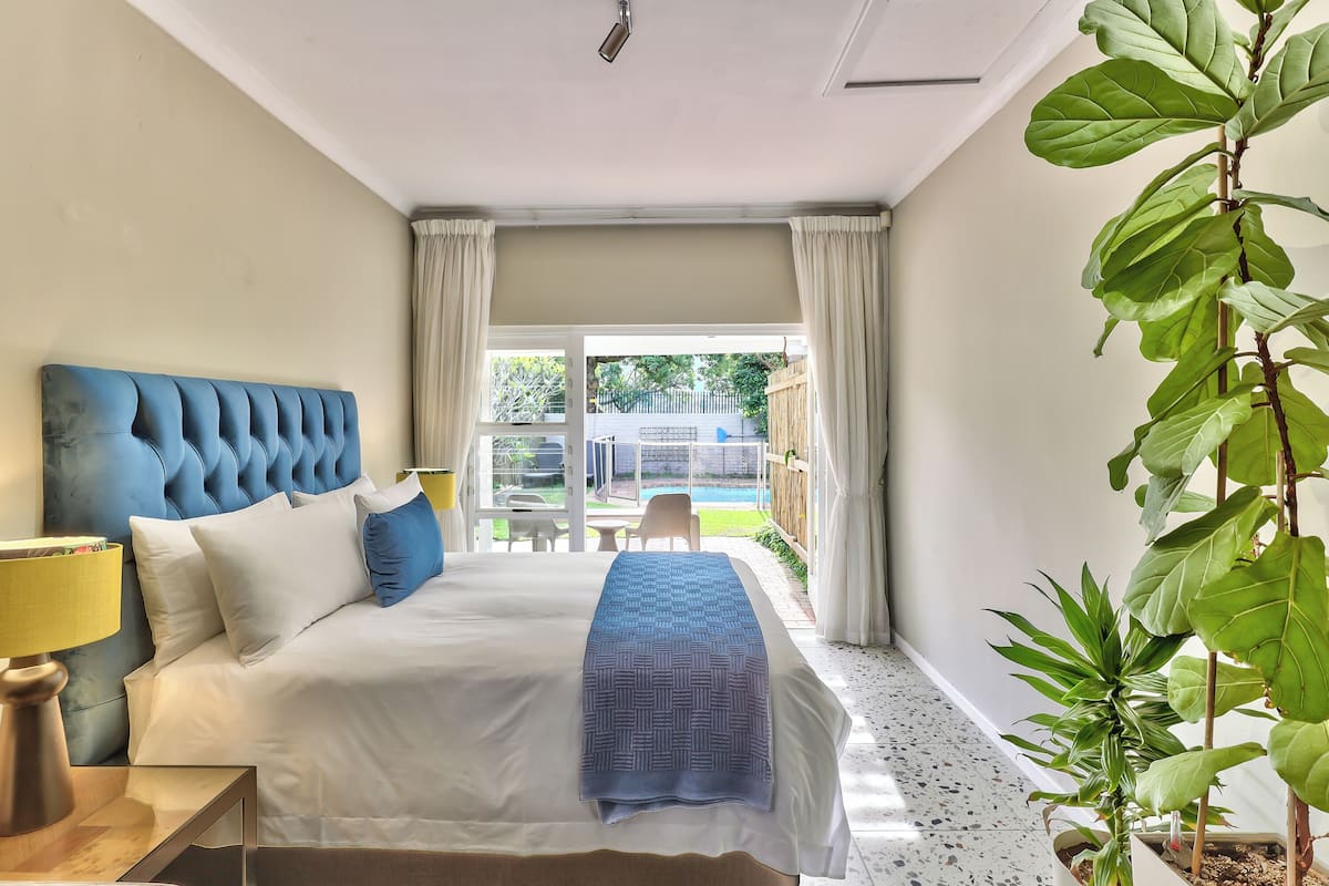 Standard Studio, Pool View | Iron/ironing board, free WiFi