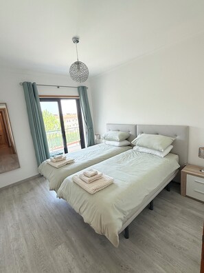 2 soverom, safe på rommet, strykejern/-brett og wi-fi