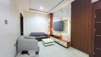 Business Suite | Living room
