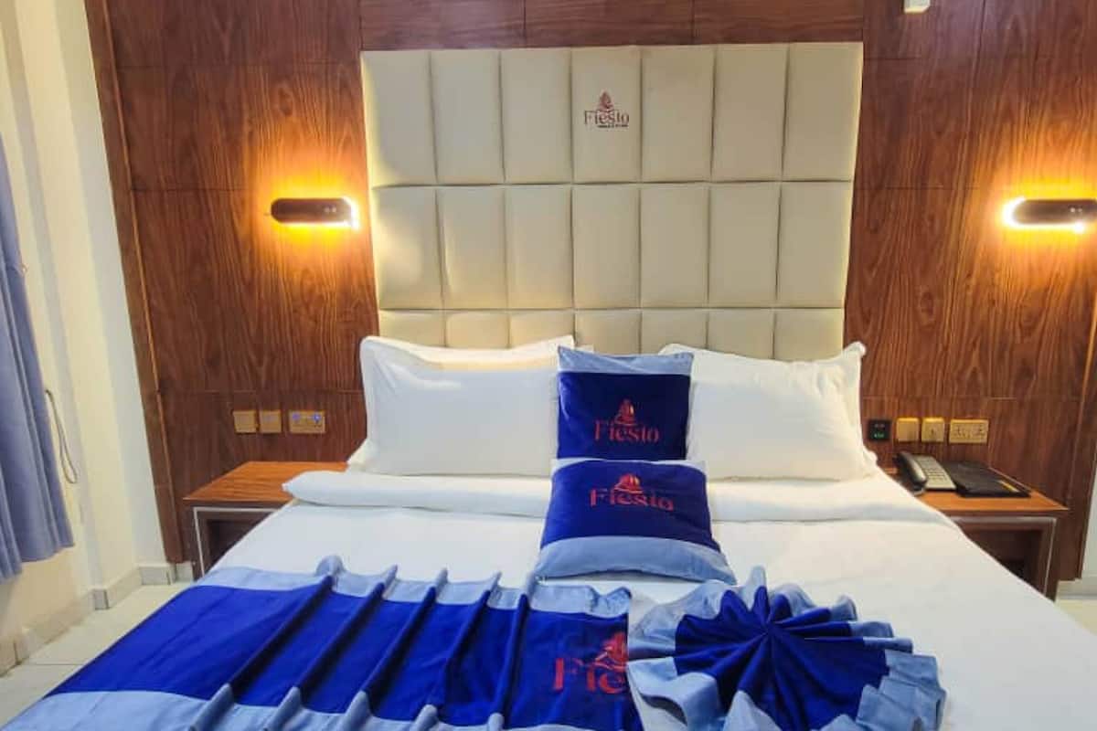 Premium Room | 1 bilik tidur, meja, ruang kerja komputer riba, Wi-fi percuma