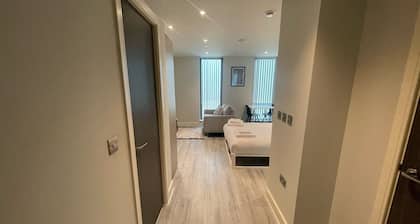Contemporary Studio with free Parking in Bracknell