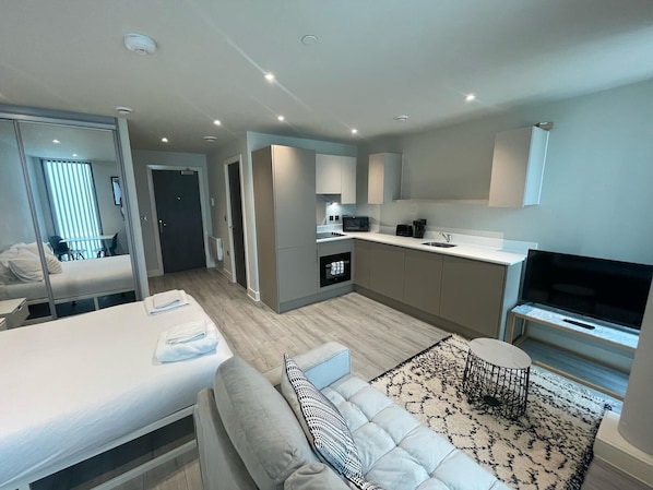 1 habitación, tabla de planchar con plancha, wifi y ropa de cama