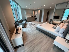 1 habitación, tabla de planchar con plancha, wifi y ropa de cama