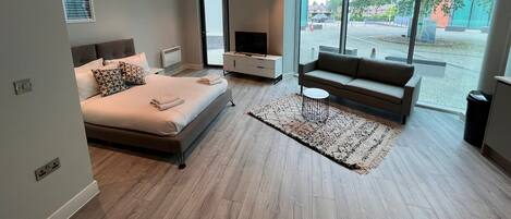 1 slaapkamer, een strijkplank/strijkijzer, wifi, beddengoed