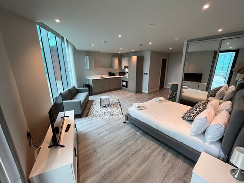 Modern Studio in Bracknell for 3 pax, Free Parking