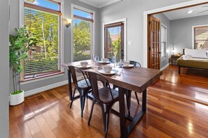 Dining - Huge Downtown Retreat with Free Parking (Indianapolis)