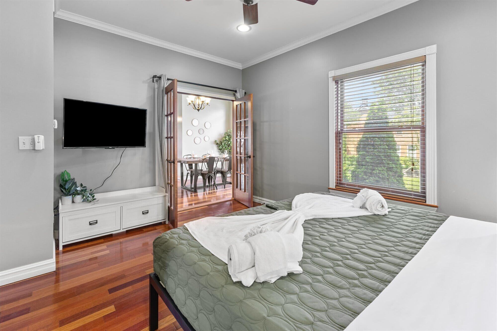 9 slaapkamers, een strijkplank/strijkijzer, wifi, beddengoed