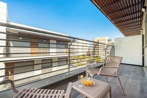 Appartement, vue cour intérieure | Balcon