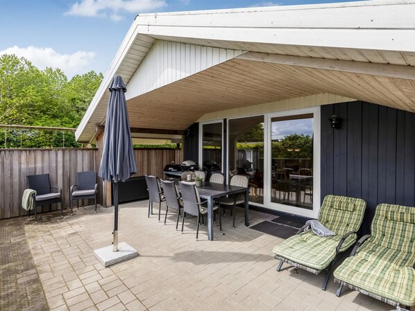 Outdoor dining - "Irlin" - 850m from the sea by Interhome (Hejls)