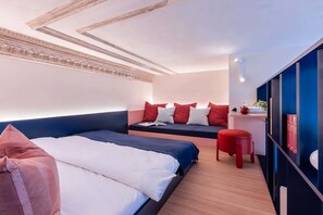 2 bedrooms, iron/ironing board, travel cot, WiFi