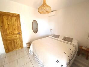 2 habitaciones, tabla de planchar con plancha, wifi y ropa de cama