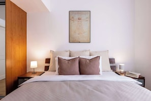 5 bedrooms, iron/ironing board, travel crib, WiFi - TurnKey | Old Town 5BR Loft Apartment (Praha 1)