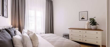 5 bedrooms, iron/ironing board, travel cot, WiFi