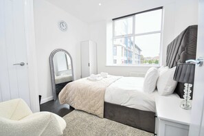 1 bedroom, desk, iron/ironing board, WiFi