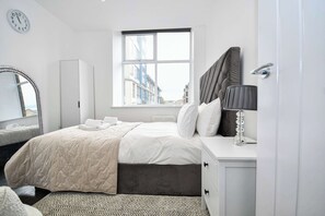 1 makuuhuone, työpöytä, silitysrauta/-lauta, Wi-Fi