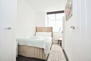 1 bedroom, desk, iron/ironing board, WiFi