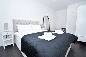 1 bedroom, desk, iron/ironing board, WiFi