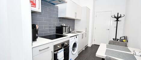 Refrigerador, microondas, horno, placa de cocina