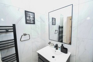 Shower, hair dryer, towels, shampoo