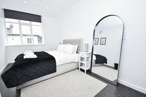 1 bedroom, desk, iron/ironing board, WiFi